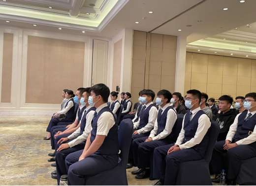 旅游艺术学院酒店管理与数字化运营专业开展《服务礼仪与化妆技巧》实践活动——以礼仪塑造专业形象，用服务传递温度